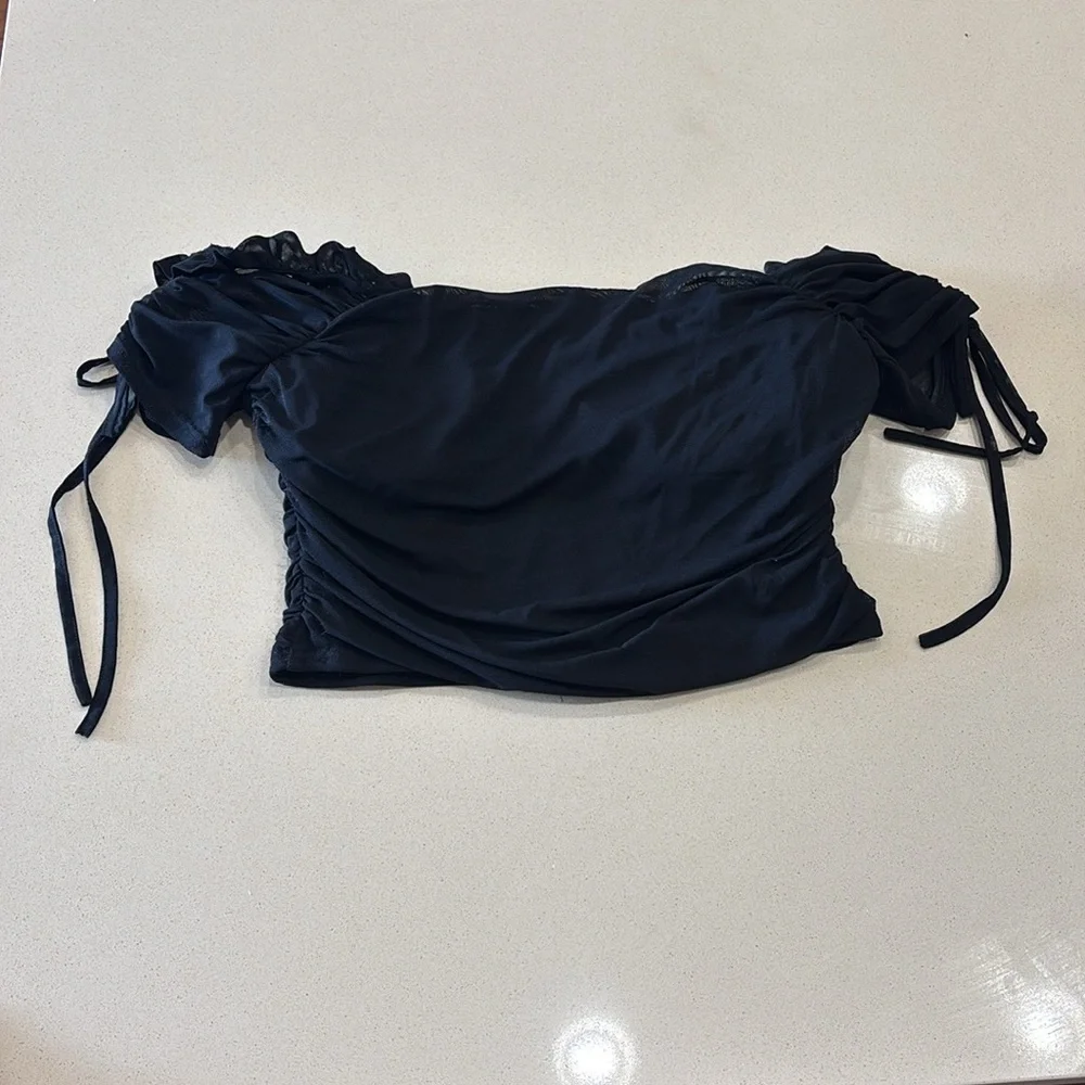 Hooked In Ruched Crop Top - Picture 3 of 6